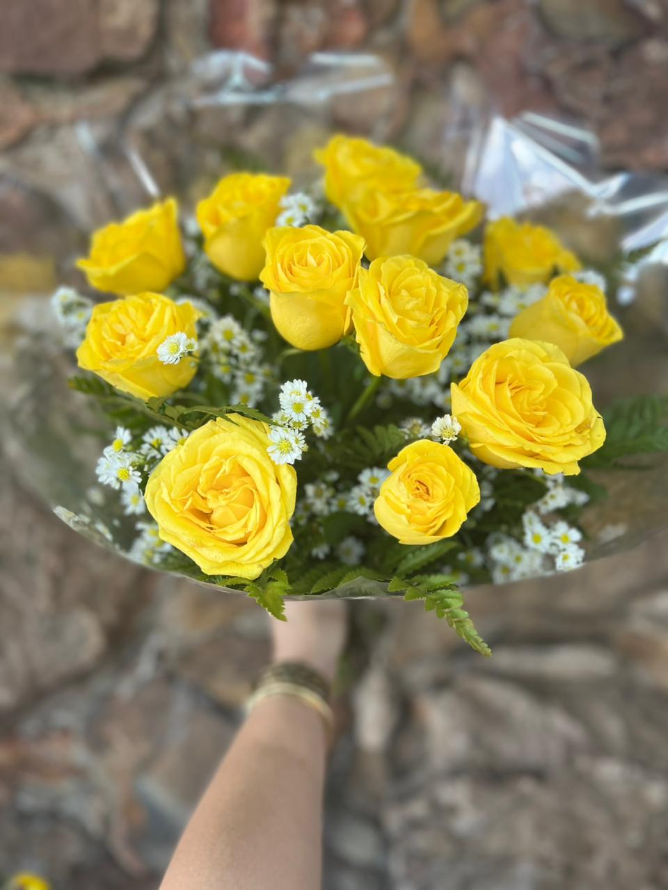 BUQUE DE ROSAS NACIONAIS 6 UNIDADES